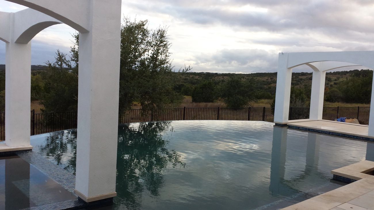 Pool-Infinity-Edge--in-Georgetown-Texas-pool-infinity-edge-georgetown-texas.jpg-image